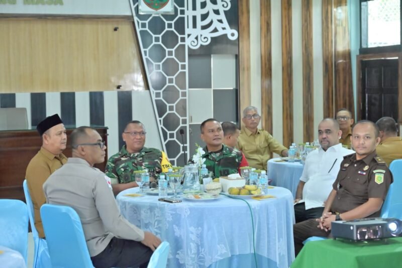 Ketua Tim Wasev PJO TMMD Ke-129 Brigjen TNI Bambang Sulistyo Hery T. disambut unsur Forkopimda Kabupaten Pidie dan jajaran Kodim 0102/Pidie saat melakukan kunjungan kerja di Makodim 0102/Pidie, Rabu (5/8/2026).
