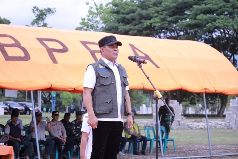 Bupati Aceh Besar H. Muharram Idris memimpin Apel Siaga Bencana Hidrometeorologi Kering di Lapangan Bungong Jeumpa Kota Jantho, Rabu 5 Agustus 2026. 