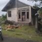 Angin kencang menghantam Gampong Menasah Lhok, Kecamatan Lhoong, Kabupaten Aceh Besar, Rabu 5 Agustus 2026.