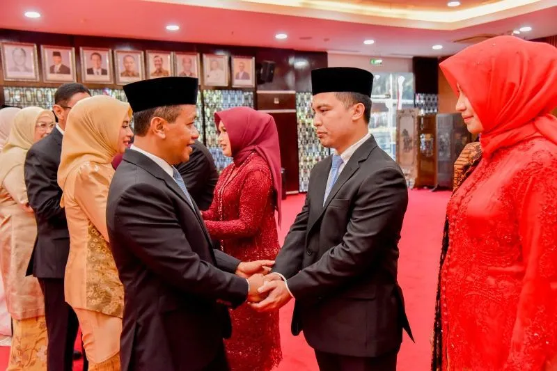 Menteri Energi dan Sumber Daya Mineral Bahlil Lahadalia resmi melantik Mawardi Nur sebagai Kepala Badan Pengelola Migas Aceh (BPMA) di kantor Kementerian ESDM Jakarta, menggantikan Nasri Djalal.