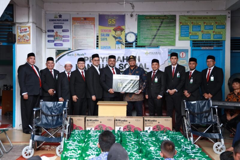 Direktur Utama Bank Aceh, Fadhil Ilyas, bersama jajaran manajemen saat menghadiri rangkaian Peringatan HUT ke-53 Bank Aceh di Banda Aceh. Hingga Juni 2026, Bank Aceh mencatatkan kinerja positif dengan total aset mencapai Rp29,7 triliun dan siap mempercepat transformasi menjadi bank devisa.