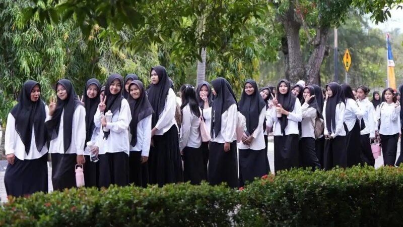Universitas Syiah Kuala (USK) mengusulkan 50 nama mahasiswa yang mengalami perubahan status ekonomi atau desil untuk dipertimbangkan sebagai penerima beasiswa KIP Kuliah 2026.