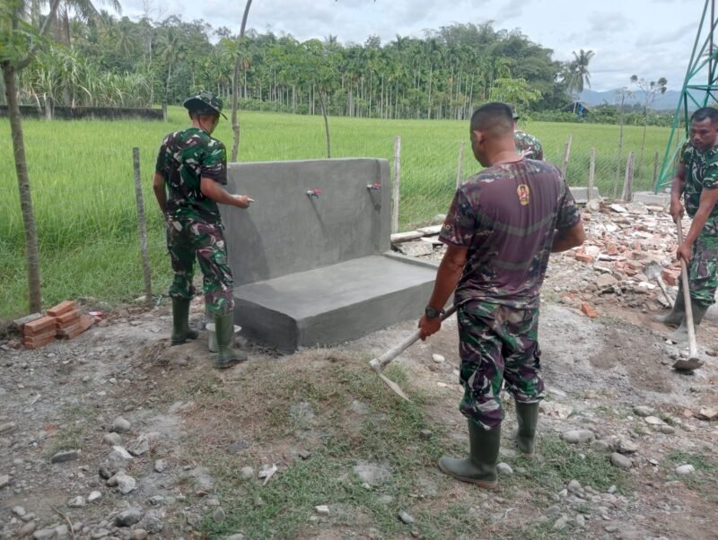 Satgas TMMD ke-129 Kodim 0102/Pidie merampungkan pembangunan tempat wuduk di Kompleks Meunasah Desa Lhok Panah, Kecamatan Sakti, Kabupaten Pidie, Minggu (09/08/2026).