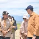 Tim dari Pemerintah Pusat melakukan peninjauan langsung terhadap dampak kerusakan akibat bencana banjir hidrometeorologi di Kabupaten Pidie Jaya pada Sabtu.