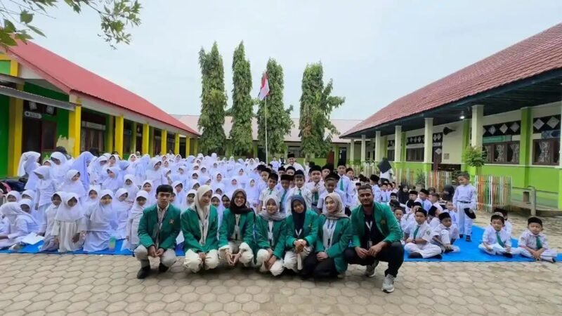 Tim dari Pemerintah Pusat melakukan peninjauan langsung terhadap dampak kerusakan akibat bencana banjir hidrometeorologi di Kabupaten Pidie Jaya pada Sabtu.