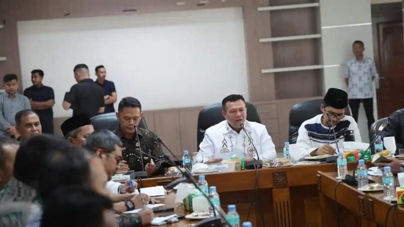 Pemerintah Kabupaten Aceh Utara memediasi konflik agraria antara masyarakat Kecamatan Cot Girek dan Pirak Timu dengan PT Perkebunan Nusantara I Regional IV. Mediasi digelar Jumat (7/8/2026) malam di Aula Setdakab dan dipimpin Bupati Ismail A Jalil.