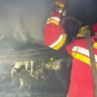 Dua unit boat ikan terbakar di kawasan Gampong Lampulo, Kecamatan Kuta Alam, Kota Banda Aceh, Sabtu (8/8/2026) malam sekitar pukul 23.01 WIB.