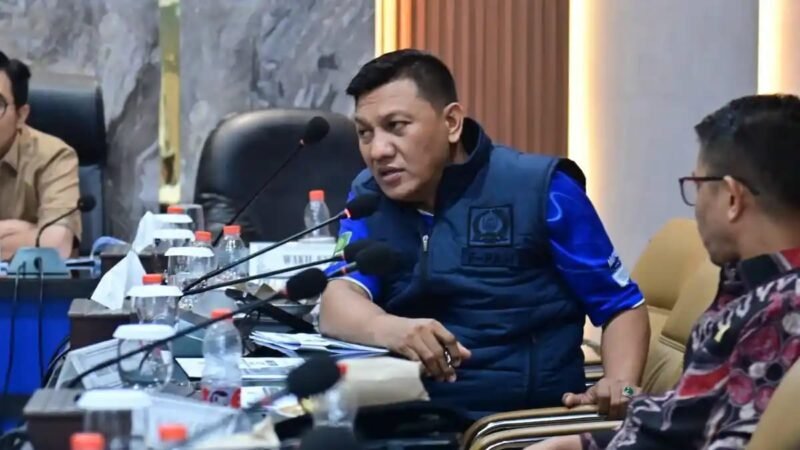 Anggota Badan Anggaran DPRK Banda Aceh Sofyan Helmi mendorong seluruh SD dan SMP di bawah Pemko Banda Aceh dilengkapi fasilitas internet dan kamera pengawas CCTV pada tahun 2027.