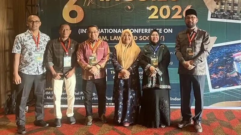 Ketua Prodi Doktor Studi Islam Pascasarjana UIN Ar-Raniry Banda Aceh Prof. Dr. Syamsul Rijal, M.A., resmi ditetapkan sebagai Ketua Forum Komunikasi Program Studi Pascasarjana PTKI. Keputusan ini diambil dalam FORDIPAS ke-13 dan INCOILS ke-6 di Hotel ZHM Premiere Padang, 6–8 Agustus 2026.