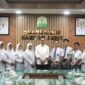 Sekretaris Daerah (Sekda) Aceh, M. Nasir Syamaun, memberikan arahan saat menerima 10 siswa SMAN 2 Banda Aceh pemenang Lomba Cerdas-Cermat Empat Pilar MPR-RI 2026 Tingkat Provinsi Aceh di Ruang Rapat Setda Aceh, Banda Aceh, Selasa (11/8/2026).