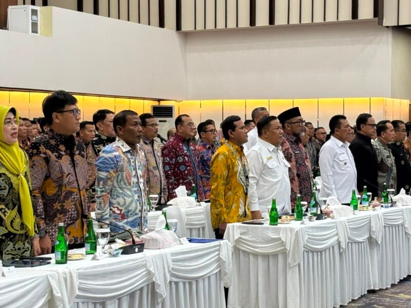 Wakil Gubernur Aceh Fadhlullah (tengah) bersama jajaran Forkopimda Aceh dan Bupati/Wali Kota se-Aceh menghadiri Rapat Koordinasi Forkopimda Regional Sumatera Tahun 2026 di Batam, Kepulauan Riau, Rabu (12/8/2026).