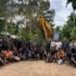 Tim gabungan Operasi PETI Seulawah mengamankan satu unit ekskavator dan tiga orang terduga penambang emas ilegal di kawasan Krueng Sikuleh, Gampong Gle Putoh, Kecamatan Panga, Kabupaten Aceh Jaya, Selasa dini hari.