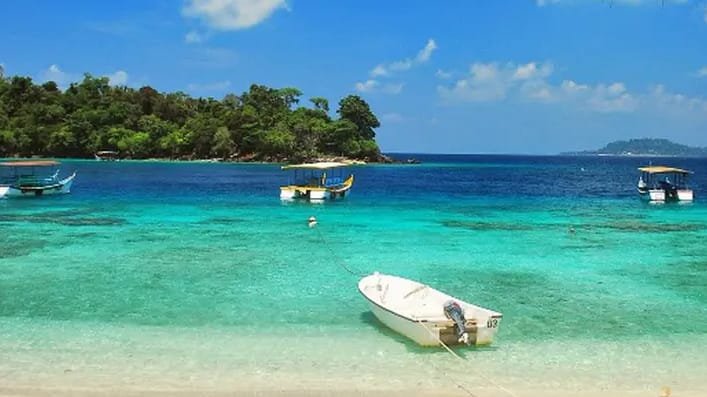 Pemerintah Kota Sabang mulai menyempurnakan platform informasi pariwisata khusus bernama Jaklom untuk mengembangkan sektor wisata di wilayah titik nol kilometer Indonesia.