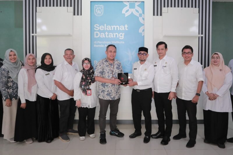 Sekretaris Daerah Kota Banda Aceh Jalaluddin menerima kunjungan tim Badan Riset dan Inovasi Nasional (BRIN) di Pendopo Wali Kota, Rabu (12/8/2026).