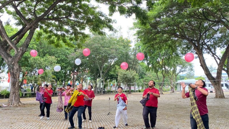 Dinas Komunikasi, Informatika dan Statistik (Diskominfotik) Kota Banda Aceh bersama Dharma Wanita Persatuan (DWP) Diskominfotik menggelar berbagai lomba dalam rangka memeriahkan HUT ke-81 Kemerdekaan RI, Kamis (13/8/2026) di Taman Bustanussalatin.
