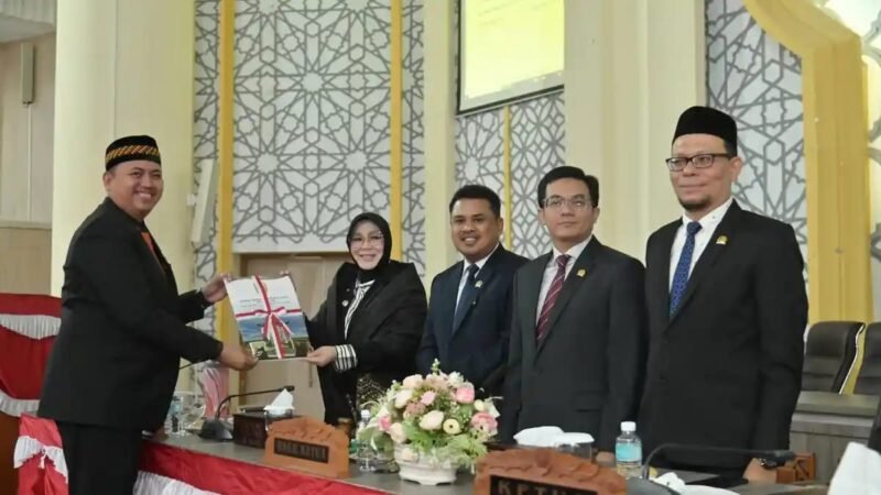 Badan Anggaran DPRK Banda Aceh menyampaikan catatan strategis terhadap R-KUA-PPAS APBK 2027 dalam Rapat Paripurna, Kamis 13 Agustus 2026.