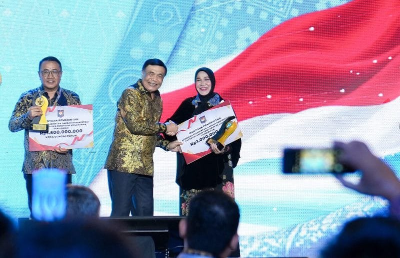 Pemko Banda Aceh menempati peringkat ketiga kategori Akses Penduduk terhadap Layanan Pendidikan tingkat kota dalam Apresiasi Pemerintah Daerah Berprestasi 2026 Batch II Regional Sumatera.
