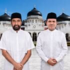 Gubernur Aceh H. Muzakir Manaf menyampaikan sambutan pada malam peringatan Hari Damai Aceh XXI di Masjid Raya Baiturrahman, Banda Aceh, Jumat (14/8/2026).