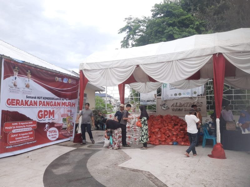 Dinas Pangan Pertanian Kelautan dan Perikanan (DPPKP) Kota Banda Aceh menggelar Gerakan Pangan Murah (GPM) di halaman Masjid Dianjong, Gampong Peulanggahan, Kamis 13 Agustus 2026.