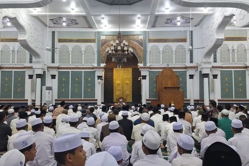 Gubernur Aceh Muzakir Manaf (Mualem) mengajak masyarakat merawat perdamaian dengan semangat persaudaraan.