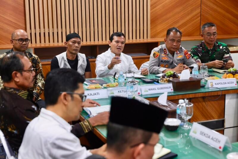 Forum Komunikasi Pimpinan Daerah (Forkopimda) Aceh menggelar rapat di Kantor Gubernur Aceh untuk membahas dinamika kerusuhan pada Hari Damai Aceh, Sabtu (15/8/2026).
