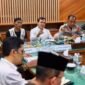 Forum Komunikasi Pimpinan Daerah (Forkopimda) Aceh menggelar rapat di Kantor Gubernur Aceh untuk membahas dinamika kerusuhan pada Hari Damai Aceh, Sabtu (15/8/2026).