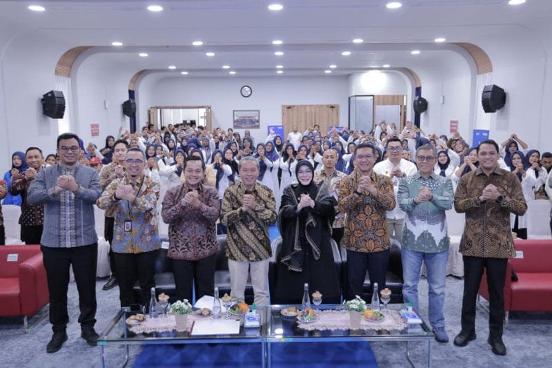 Wali Kota Banda Aceh Illiza Sa'aduddin Djamal mendorong pelaku UMKM meningkatkan kapasitas usaha, memperkuat literasi keuangan, dan memanfaatkan pembiayaan secara produktif agar naik kelas.
