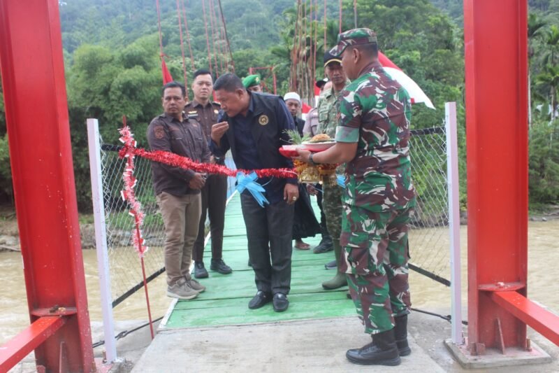 Jembatan Perintis Garuda yang menghubungkan Desa Blang Puuk dan Desa Blang Meurandeh, Kecamatan Beutong Ateuh Benggalang, Nagan Raya, resmi dibuka kembali.