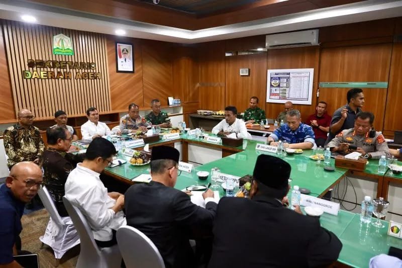 Pemerintah Aceh dan DPRA sepakat berkonsultasi dengan Mendagri terkait persoalan bendera bulan bintang. Kesepakatan diambil dalam rapat Forkopimda Aceh, Minggu (16/8/2026), menyusul kericuhan saat peringatan 21 tahun MoU Helsinki.