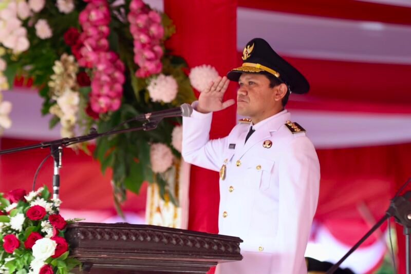Wakil Gubernur Aceh Fadhlullah menyerukan kepada seluruh rakyat Aceh untuk menjaga perdamaian dan bahu-membahu mewujudkan Aceh yang sejahtera.