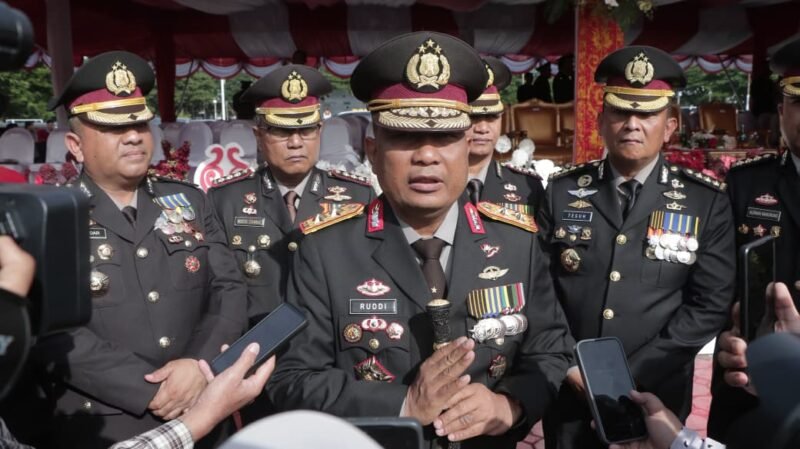 Kapolda Aceh Irjen Pol. Ruddi Setiawan menghadiri upacara peringatan HUT ke-81 Kemerdekaan Republik Indonesia di Lapangan Blang Padang, Kota Banda Aceh, Senin (17/8/2026).