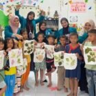 Mahasiswa Kelompok 18 Kuliah Pengabdian Masyarakat (KPM) Mandiri UIN Sultanah Nahrasiyah (UIN SUNA) Lhokseumawe menggelar pelatihan teknik ecoprint bagi anak-anak Desa Suka Julu, Kecamatan Barus Jahe, Kabupaten Karo.