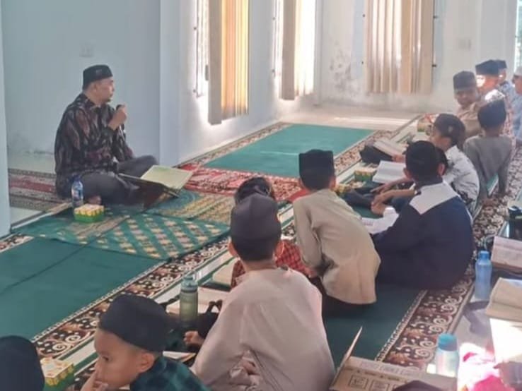 Dinas Syariat Islam Banda Aceh bersama Lembaga Pengembangan Tilawatil Quran (LPTQ) menggelar pembinaan intensif calon kafilah MTQ di Mushalla Al Bayan, Sabtu (15/8/2026).