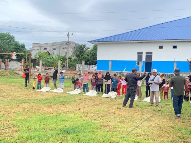 Masyarakat Gampong Peunyeurat, Kecamatan Banda Raya menggelar peringatan HUT ke-81 RI di Lapangan Jalan Cot Geulundong, Senin (17/8/2026).