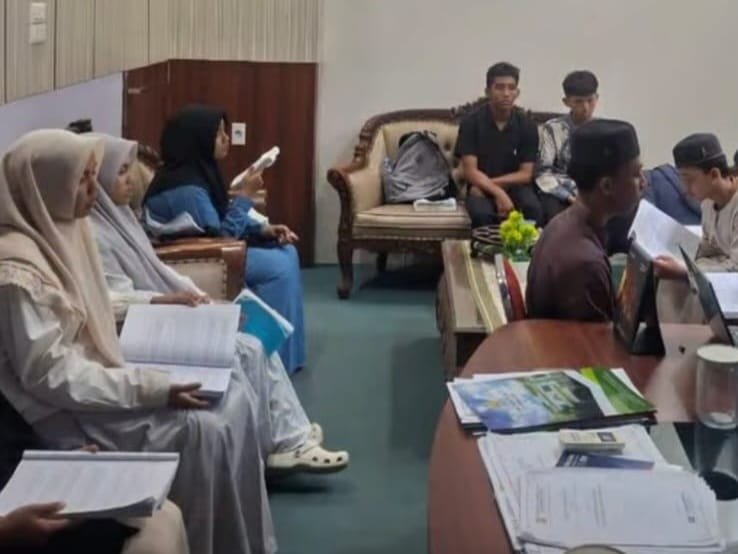Pemko Banda Aceh melalui Dinas Syariat Islam Kota bersama Lembaga Pengembangan Tilawatil Quran (LPTQ) menggelar pembinaan intensif bagi calon kafilah MTQ di Aula setempat, Minggu (16/8/2026).