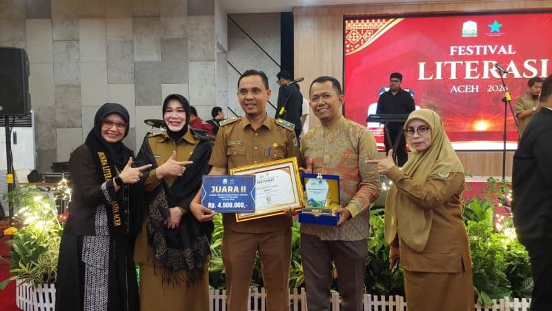 Perpustakaan Baitul Hikmah Gampong Lamteumen Timur, Kecamatan Jaya Baru, Kota Banda Aceh meraih Juara 2 Kategori Lomba Perpustakaan Desa Terbaik Tingkat Provinsi Aceh pada Festival Literasi Aceh, Selasa (18/8/2026).
