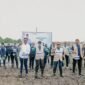 BSI bersama Relawan Bakti BUMN 2026 menanam 15.000 bibit mangrove di 5 hektare lahan kritis Sungai Kuruk III, Aceh Tamiang. Aksi 16-19 Agustus 2026 ini untuk cegah abrasi, jaga ekosistem blue carbon, sekaligus dorong UMKM pesisir agar lebih mandiri dan berkelanjutan, Rabu 19/08/2026