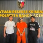 Terduga pelaku penganiayaan berinisial NPA (34) saat diamankan di Polresta Banda Aceh usai menikam korban di kawasan Simpang Dodik, Banda Aceh, Rabu (19/8/2026). (Foto: Istimewa/Dok. Polresta Banda Aceh)