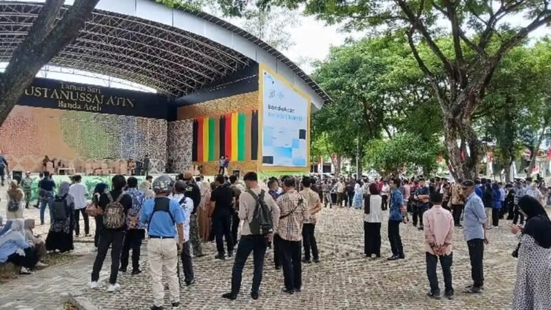 Sebanyak 11 terpidana menjalani eksekusi uqubat cambuk di Taman Sari Bustanussalatin, Banda Aceh, Kamis (20/8/2026).