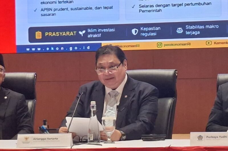 Menko Perekonomian Airlangga Hartarto mengungkapkan potensi 1.800 ton emas milik masyarakat Indonesia yang masih disimpan secara pribadi dan belum masuk sistem keuangan.