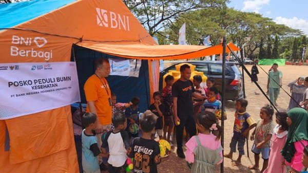 PT Bank Negara Indonesia (Persero) Tbk mendirikan Posko BNI Berbagi BUMN Peduli NTT di Lapangan Berdikari, Danga, dan Mbay untuk membantu masyarakat terdampak bencana.