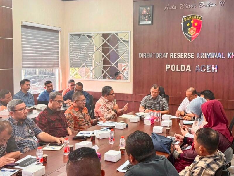 penanganan penyalahgunaan BBM bersubsidi yang dipimpin Wadir Ditreskrimsus Polda Aceh AKBP Yasir Ahmadi bersama Asisten Perekonomian dan Pembangunan Setda Aceh Teuku Robby Izra di Aula Ditreskrimsus Polda Aceh, Banda Aceh, Kamis (20/8/2026).