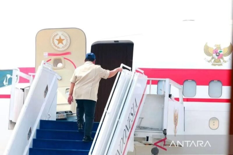 Presiden Prabowo Subianto bertolak ke Kalimantan, Sabtu (22/8/2026) untuk meninjau lokasi kebakaran hutan dan lahan serta memimpin langsung upaya penanganan.