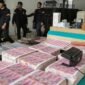 Polda Metro Jaya membongkar sindikat pemalsuan uang pecahan Rp100.000 senilai Rp36 miliar di kawasan gudang Taman Tekno, Serpong, Tangerang Selatan.