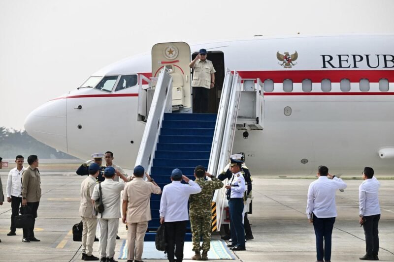 Presiden Prabowo Subianto bertolak ke Riau, Senin (24/8/2026), untuk meninjau langsung penanganan kebakaran hutan dan lahan.