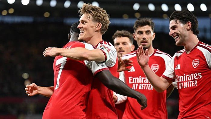 Mantan bek Manchester United Gary Neville memprediksi Arsenal akan kembali juara Premier League musim 2026/2027.