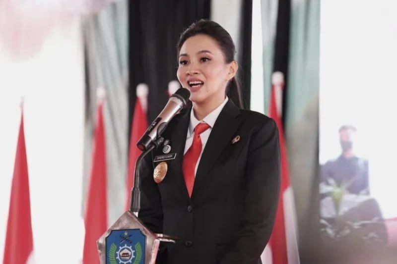 Gaya kepemimpinan Gubernur Maluku Utara Sherly Laos menjadi cerminan wajah Indonesia dalam skala kecil.