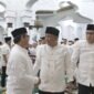 Plt. Sekda Aceh Taufik (tengah) bersama jajaran Forkopimda Aceh menghadiri peringatan Maulid Nabi Muhammad SAW 1448 H di Masjid Raya Baiturrahman, Banda Aceh, Senin (24/8/2026).