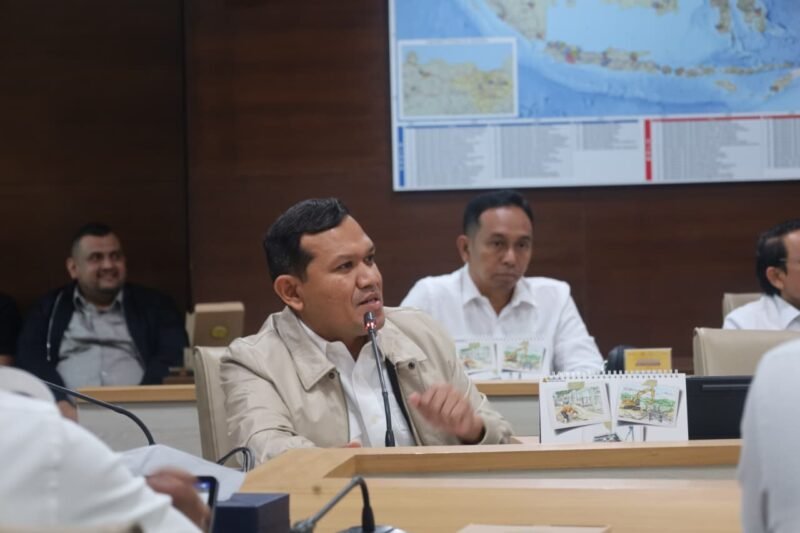 Wakil Gubernur Aceh Fadhullah (Dek Fadh) dan Bupati Gayo Lues Suhaidi saat beraudiensi dengan pejabat Kementerian PU di Jakarta, Senin (24/8/2026), untuk mengusulkan percepatan pembangunan infrastruktur pascabencana.