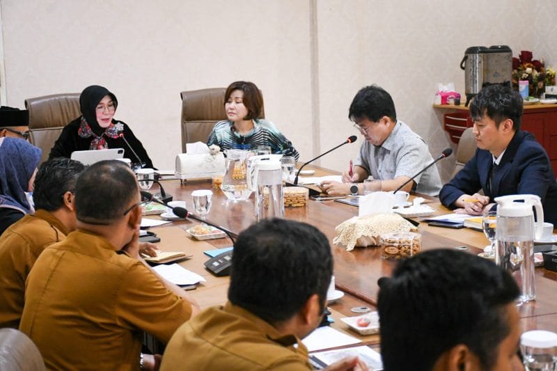Wali Kota Banda Aceh Illiza Sa’aduddin Djamal menerima kunjungan delegasi Pemerintah Kota Seoul di Pendopo, Senin (24/8/2026).